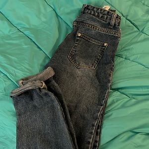 PRETTY LITTLE THING MOM JEANS